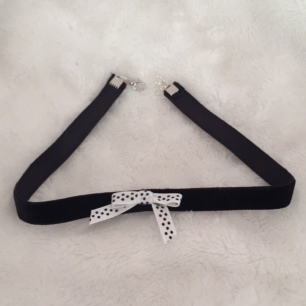Bow velvet choker